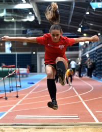 Rosalie Tigges vom LAZ Soest sprang in Bielefeld mit persönlicher Bestleistung von 4,21 Meter zum Sieg in der Altersklasse W12. Foto: Bottin|Persönliche Bestzeit: U14-Athlet Michel Bottin (links) vom LAZ Soest setzte in Bielefeld über 60 Meter knapp gegen Paul Baumhöfener (Brackwede) durch. Foto: Bottin|Schnell unterwegs: W11-Sportlerin Sophie Bornemann vom LAZ Soest legte die 60 Meter in Bielefeld in 9,86 Sekunden zurück. Foto: Bottin|||