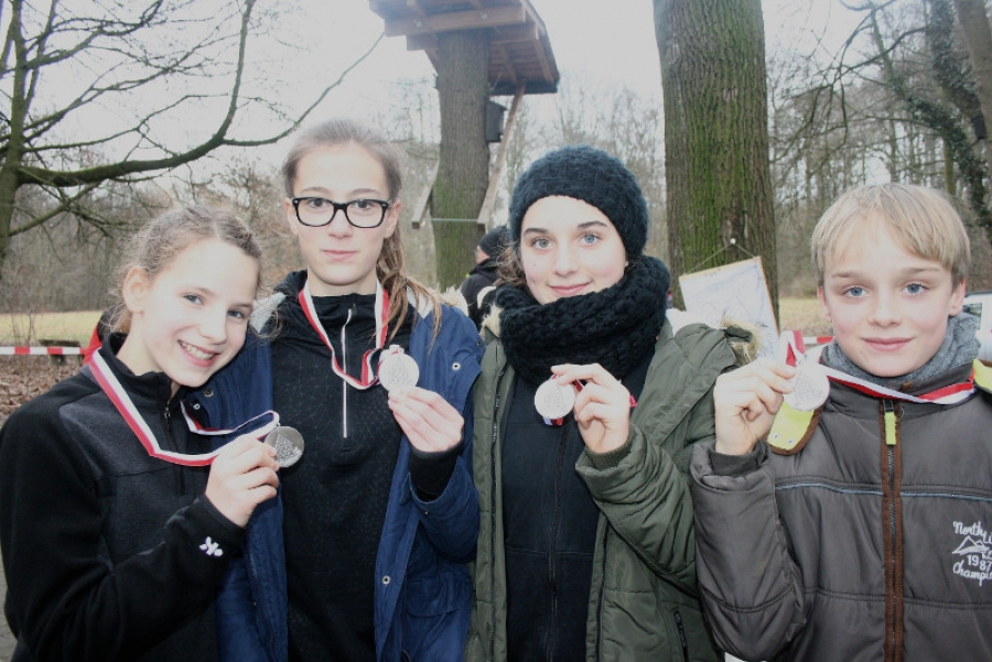 LAZ-Stadtmeister (von links): Fiona Hinners, Lara Büttner, Jana und Nils Klee.