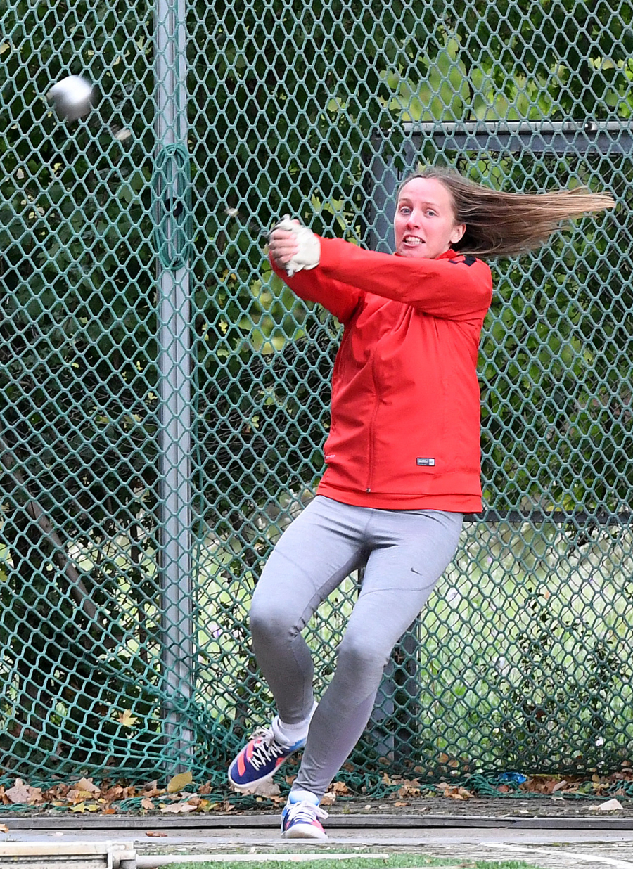Mehrfache DM-Starterin und über Jahre die Nummer eins in Westfalen: Hammerwerferin Annika Straub vom LAZ Soest. Foto: Bottin Mehrfache DM-Starterin und über Jahre die Nummer eins in Westfalen: Hammerwerferin Annika Straub vom LAZ Soest. Foto: Bottin