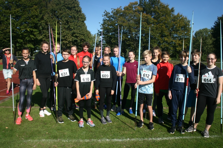 Teilnehmer aus acht Vereinen starteten beim Speerwurfmeeting. Teilnehmer aus acht Vereinen starteten beim Speerwurfmeeting.