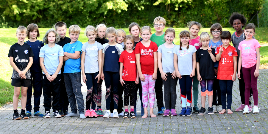 Mit Spaß und Eifer bei der Sache: Bei der Herbstferienfreizeit des LAZ Soest übten sich die Mädchen und Jungen in den unterschiedlichsten Disziplinen der Leichtathletik. Foto: Bottin