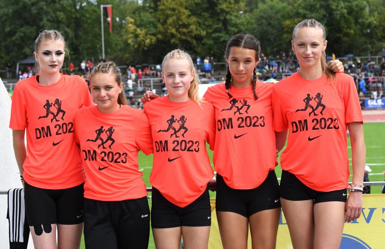 von links: Anna-Lena Knappkötter, Zoe Grond, Maja Bolinger, Mathilda Grienitz und Sophie Martin|Das LAZ Soest bei der U16-DM. | Foto: Bottin|Das LAZ Soest bei der U16-DM. | Foto: Bottin|Das LAZ Soest bei der U16-DM. | Foto: Bottin|Das LAZ Soest bei der U16-DM. | Foto: Bottin|Das LAZ Soest bei der U16-DM. | Foto: Bottin|Das LAZ Soest bei der U16-DM. | Foto: Bottin|Das LAZ Soest bei der U16-DM. | Foto: Bottin|Das LAZ Soest bei der U16-DM. | Foto: Bottin|Das LAZ Soest bei der U16-DM. | Foto: Bottin|||