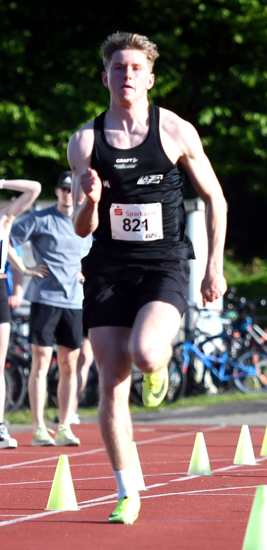U20-Athlet Moritz Langenscheidt vom LAZ Soest erzielte in Dortmund persönliche Bestzeiten über 100 Meter und 200 Meter. Foto: Bottin U20-Athlet Moritz Langenscheidt vom LAZ Soest erzielte in Dortmund persönliche Bestzeiten über 100 Meter und 200 Meter. Foto: Bottin