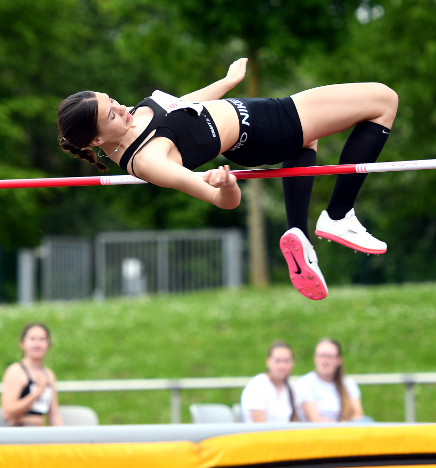 Michelle Muschalik vom LAZ Soest setzte sich in Rüthen mit starken 39,37 Metern im Speerwurf bei der weiblichen Jugend B durch. - Foto: Bottin