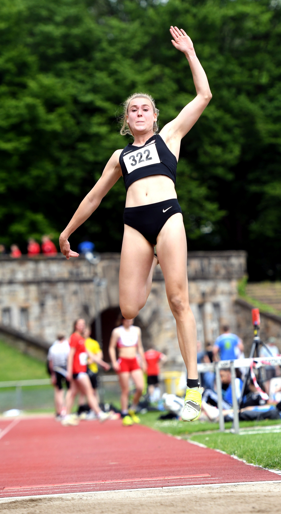 LAZ-Mehrkämpferin Laura Voß erzielte in Gladbeck 5,85 Meter im Weitsprung. Foto: Bottin LAZ-Mehrkämpferin Laura Voß erzielte in Gladbeck 5,85 Meter im Weitsprung. Foto: Bottin