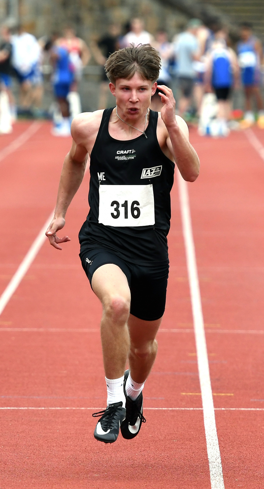 Erneute Steigerungen: U18-Sportler Matthis Eckhoff vom LAZ Soest lief in Gladbeck zum wiederholten Mal in dieser Saison persönliche Bestzeiten über 100 Meter und 200 Meter. Foto: Bottin