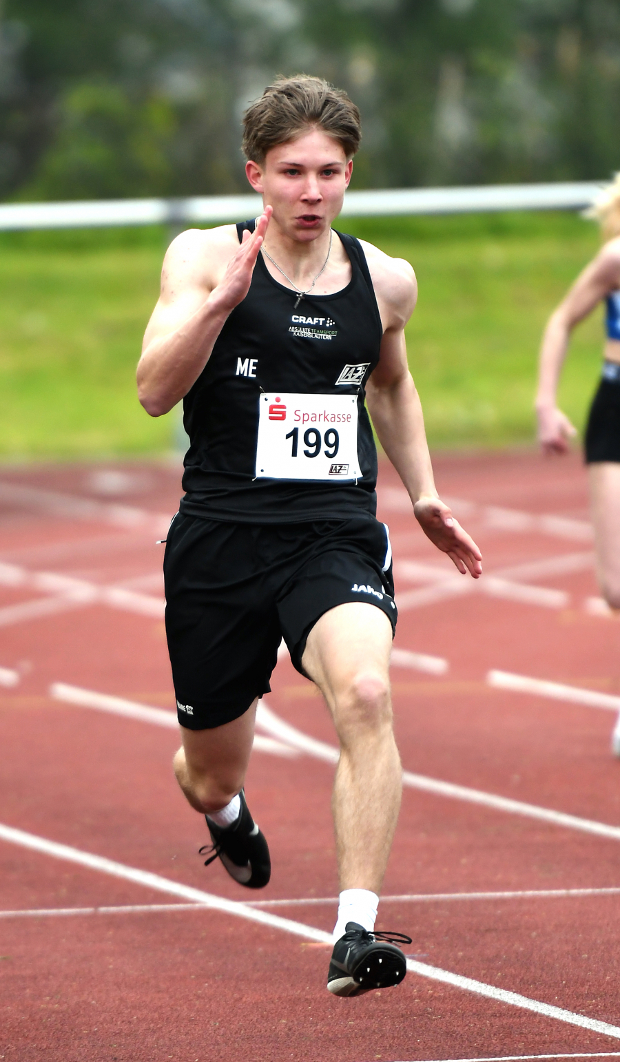 Immer schneller: U18-Sportler Matthis Eckhoff vom LAZ Soest steigerte sich über 200 Meter auf ausgezeichnete 24,27 Sekunden. Foto: Bottin Immer schneller: U18-Sportler Matthis Eckhoff vom LAZ Soest steigerte sich über 200 Meter auf ausgezeichnete 24,27 Sekunden. Foto: Bottin