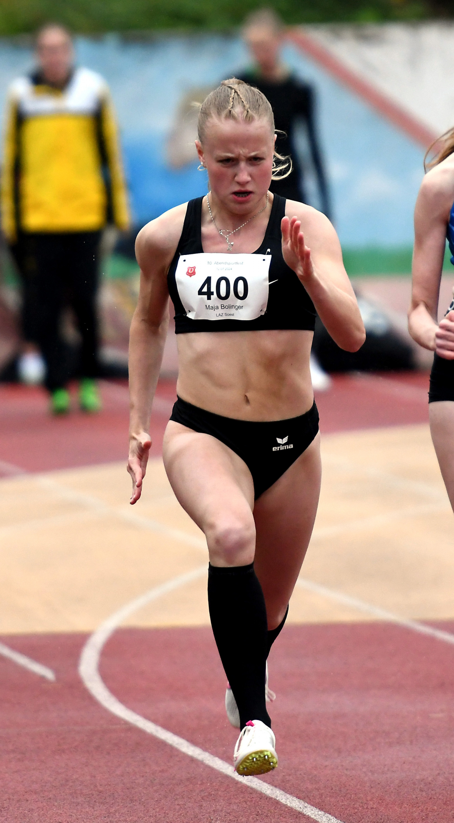 Bei widrigen äußeren Bedingungen war U16-Sprinterin Maja Bolinger vom LAZ Soest über 100 Meter in 12,62 Sekunden die schnellste Athletin beim Abendsportfest in Hemer. Foto: Bottin