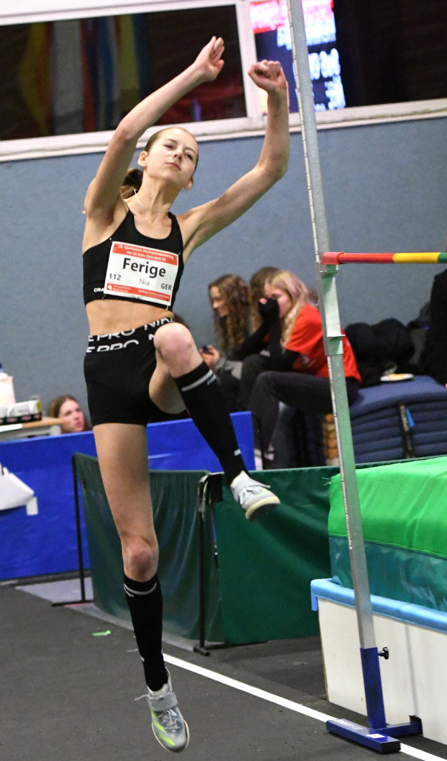 Sieg und persönliche Bestleistung: Nia Ferige (W15) vom LAZ Soest übersprang beim Hochsprungmeeting in Clarholz 1,57 Meter. Foto: Bottin