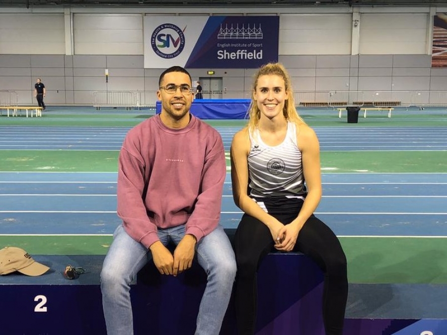 Laura Voß mit ihrem Trainer Sam Stanislaus.