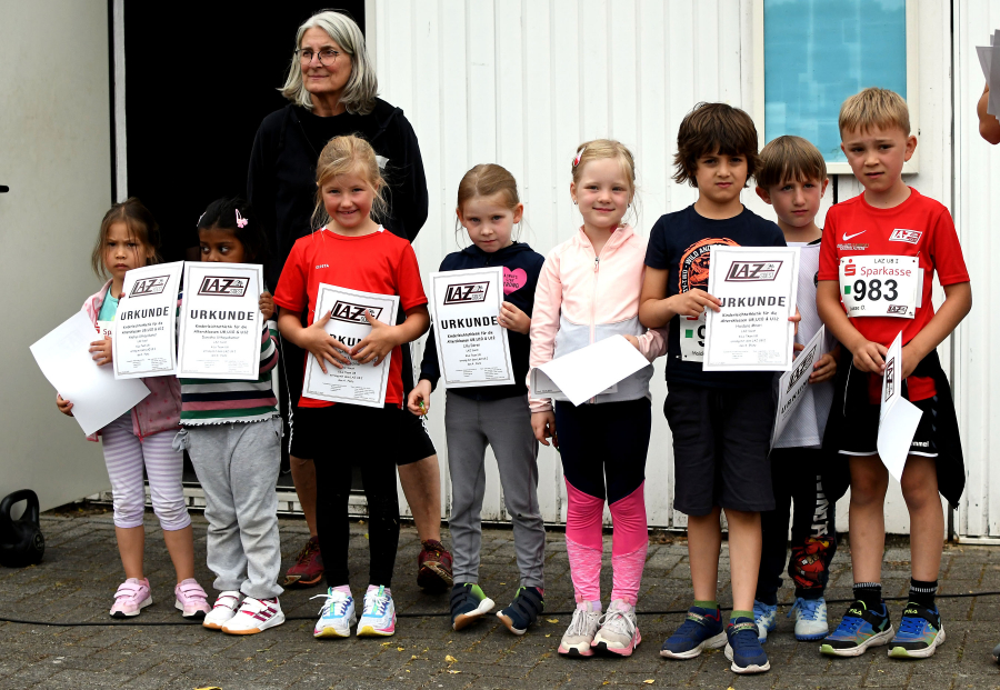 Platz vier für die Jüngsten: Die U8-Kinder von LAZ-Trainerin Christiane Noll. Foto: Bottin
