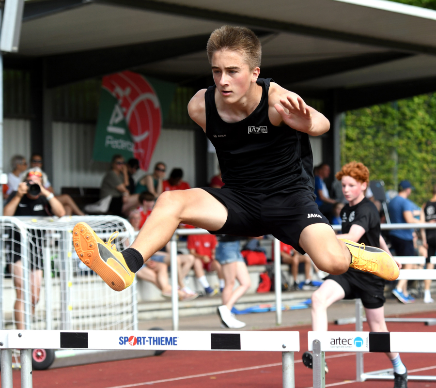 Schob sich im Neunkampf in die deutsche Spitzenklasse: M14-Athlet Rafael Hesse vom LAZ Soest erzielte 4581 Punkte. Die 80-Meter-Hürden legte er in 13,46 Sekunden zurück. Foto: Bottin