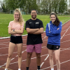 Trainer Sam Stanislaus ist für die Saisonvorbereitung mit LAZ-Mehrkämpferin Laura Voß (rechts) und 800 Meter-Läuferin Carmen Blameuser extra aus Großbritannien nach Soest gekommen. Foto: Wendrich|||