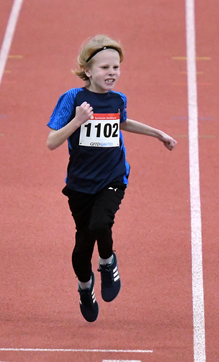 Luuk Hoge beim 60-Meter-Sprint. Foto: Bottin