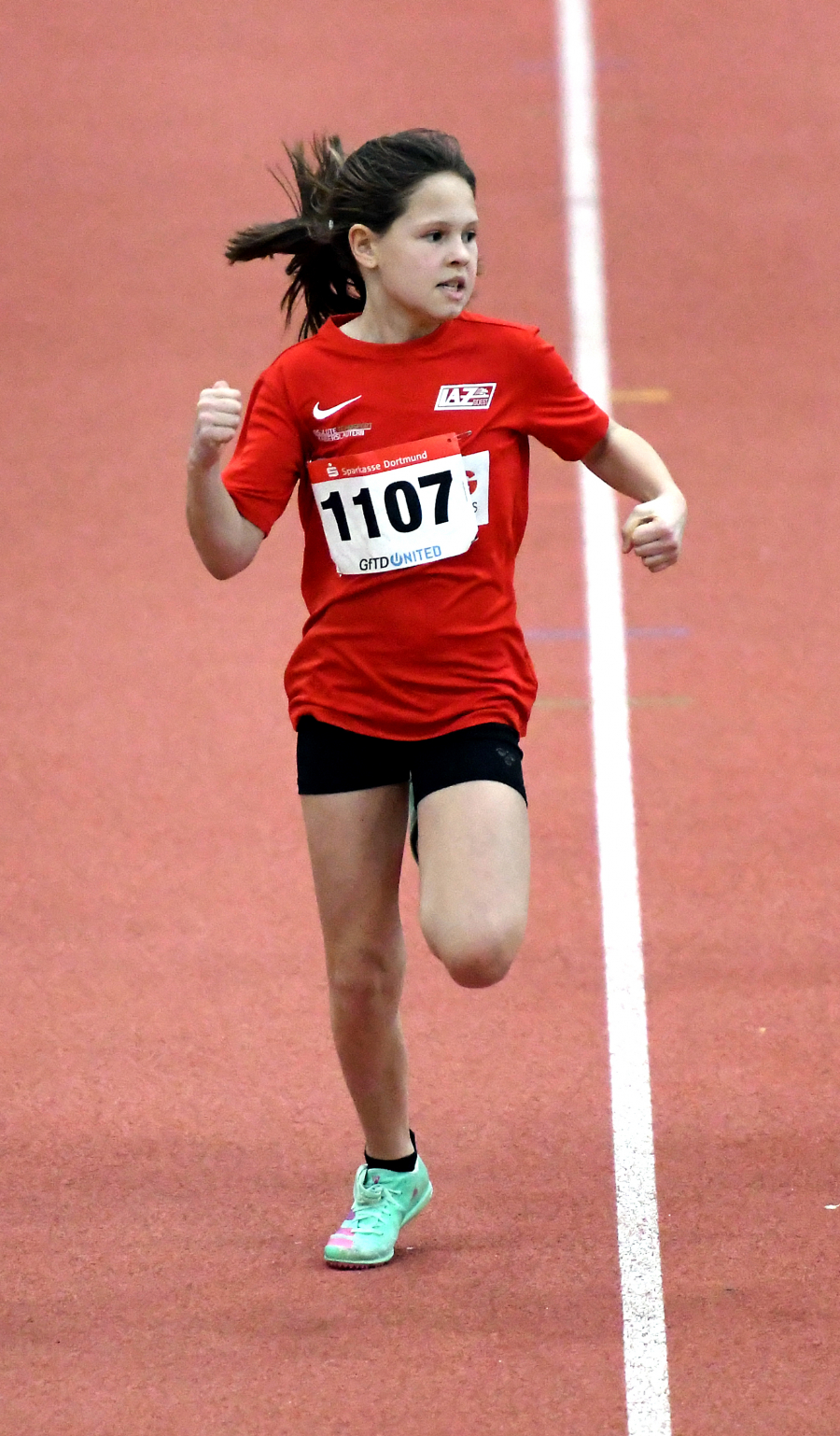 Isabella Reichenbecher beim 60-Meter-Sprint. Foto: Bottin