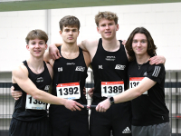 Die U20-Staffel des LAZ Soest, v.l.n.r.: Matthis Eckhoff, David Stracke, Moritz Langenscheidt und Tim Welschoff, erzielte in Dortmund 1:37,94 Minuten über 4 x 200 Meter. Foto: Bottin|Die U20-Staffel des LAZ Soest, v.l.n.r.: Anna-Lena Knappkötter, Mia Vollmer, Sophie Martin und Maja Bolinger verfehlte über 4 x 200 Meter mit 1:47,45 Minuten nur knapp die Hallen-DM-Norm. Foto: Bottin|U20-Athlet Moritz Langenscheidt vom LAZ Soest legte die 200 Meter in Dortmund in neuer persönlicher Bestzeit von 23,49 Sekunden zurück. Foto: Bottin|U18-Athletin Maja Bolinger siegte im Einzelrennen über 200 Meter und verfehlte sowohl hier sowie mit ihren Staffelkameradinnen über 4 x 200 Meter nur knapp die DM-Norm. Foto: Bottin|U18-Athlet David Stracke erzielte 25,35 Sekunden über 200 Meter und mit seinen Staffelkameraden vom LAZ Soest 1:37,94 Minuten über 4 x 200 Meter. Foto: Bottin|Matthis Eckhoff kam mit der U20-Staffel des LAZ Soest über 4 x 200 Meter nach 1:37,94 Minuten ins Ziel. Foto: Bottin|Anna-Lena Knappkötter war Startläuferin der 4 x 200-Meter-Staffel des LAZ Soest, die in 1:47,45 Minuten die DM-Norm nur knapp verfehlte. Foto: Bottin|26,66 Sekunden über 200 Meter und 1:47,45 Minuten mit der Staffel: U20-Sportlerin Mia Vollmer vom LAZ Soest. Foto: Bottin|U18-Sportlerin Sophie Martin erzielte 27,22 Sekunden über 200 Meter und kam mit ihren Staffelkameradinnen vom LAZ Soest über 4 x 200 Meter auf 1:47,45 Minuten. Foto: Bottin|||