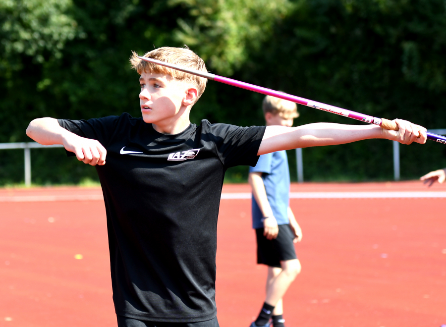 M12-Sportler Michel Bottin vom LAZ Soest überraschte in Blomberg mit seinem Sieg im Speerwurf und 23,66 Meter. Foto: Bottin