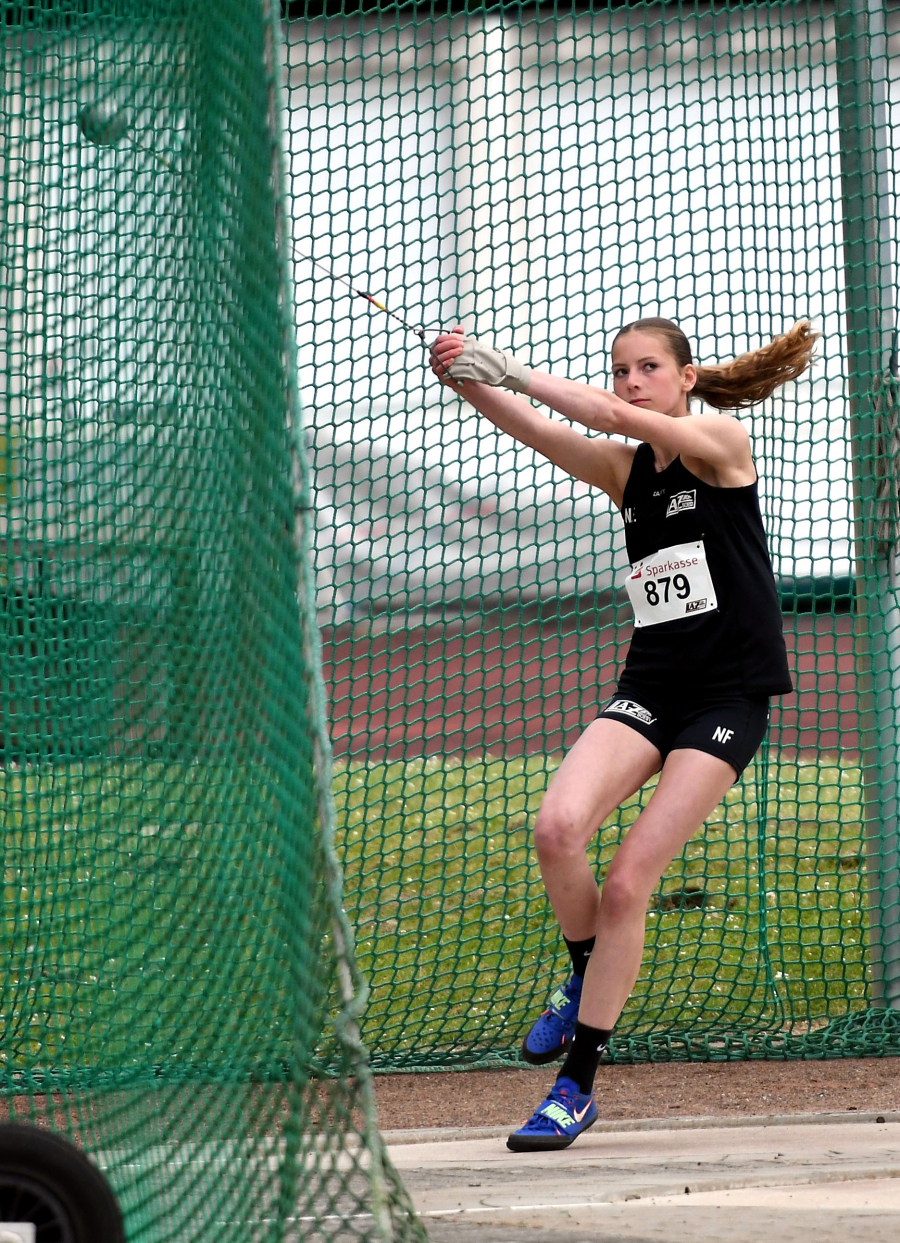 Nach ihrer Steigerung auf 44,79 Meter ist Nia Ferige vom LAZ Soest wieder die Nummer eins der Altersklasse W15 in NRW. Foto: Bottin Nach ihrer Steigerung auf 44,79 Meter ist Nia Ferige vom LAZ Soest wieder die Nummer eins der Altersklasse W15 in NRW. Foto: Bottin