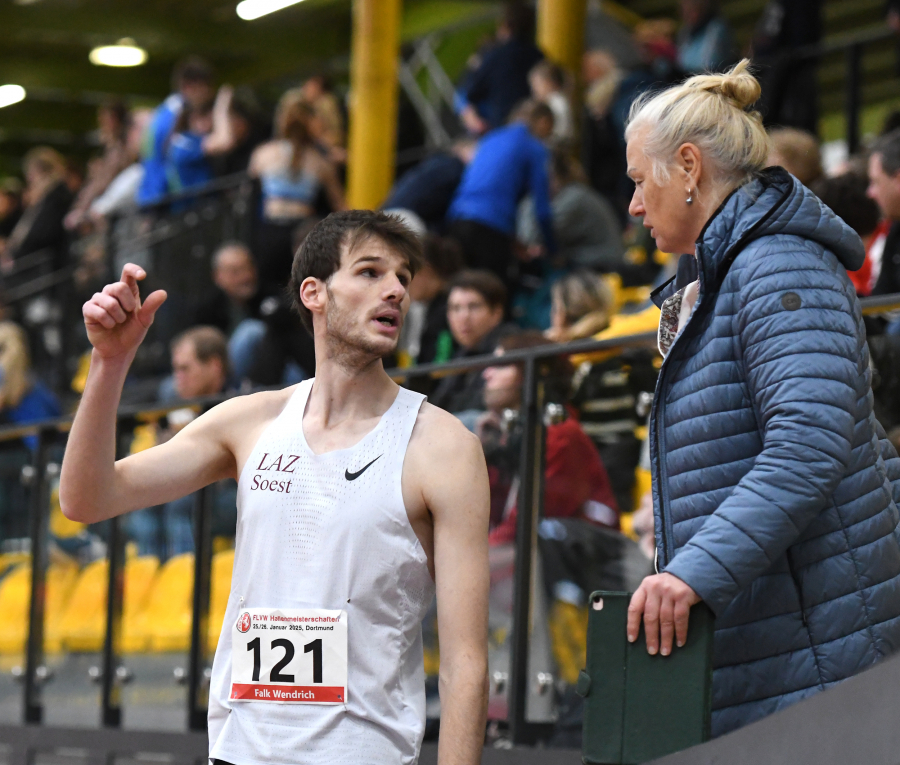 Gelungenes Coaching: Hochspringer Falk Wendrich vom LAZ Soest wurde in Dortmund von der ehemaligen Weltklasse-Weitspringerin und Olympiateilnehmerin Elena Persina betreut. Foto: Bottin