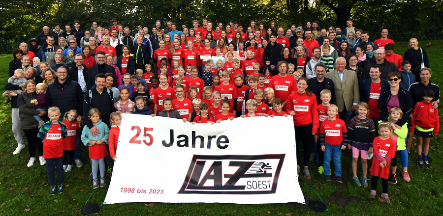 Das große Erinnerungsfoto zum 25-jährigen LAZ-Jubiläum. Foto: Marcus Bottin