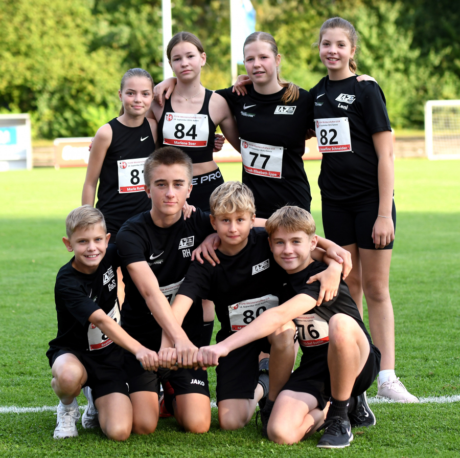 Eine Jungen- und eine Mädchenstaffel über 4 x 75 Meter starteten für das LAZ Soest bei den U14-Westfalenmeisterschaften in Kamen. Unten von links: Bastian Sievert, Rafael Hesse, Malte Langenscheidt und Michel Bottin; oben von links: Marie Rustemeyer, Marlene Soer, Hannah Eppe und Leni Schneider. Foto: Bottin