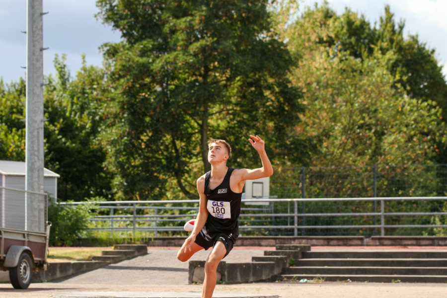 Ob er hier schon wusste wie weit der Speer segeln würde? 47,23 Meter bedeuteten eine Steigerung der Bestleistung von 7 Metern. Foto: Reinhard Ob er hier schon wusste wie weit der Speer segeln würde? 47,23 Meter bedeuteten eine Steigerung der Bestleistung von 7 Metern. Foto: Reinhard