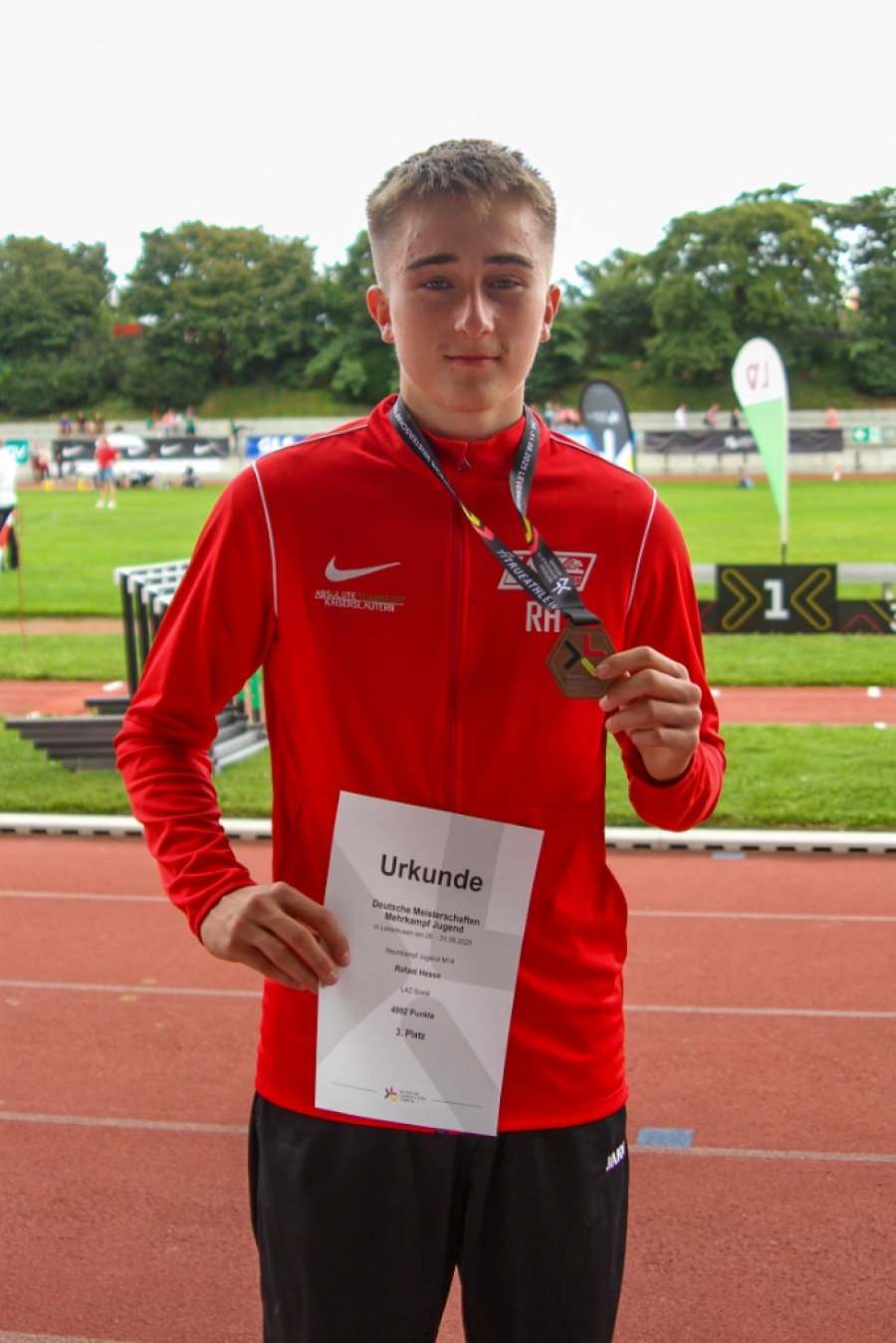 Rafael Hesse mit der Bronzemedaille. Foto: Reinhard Rafael Hesse mit der Bronzemedaille. Foto: Reinhard