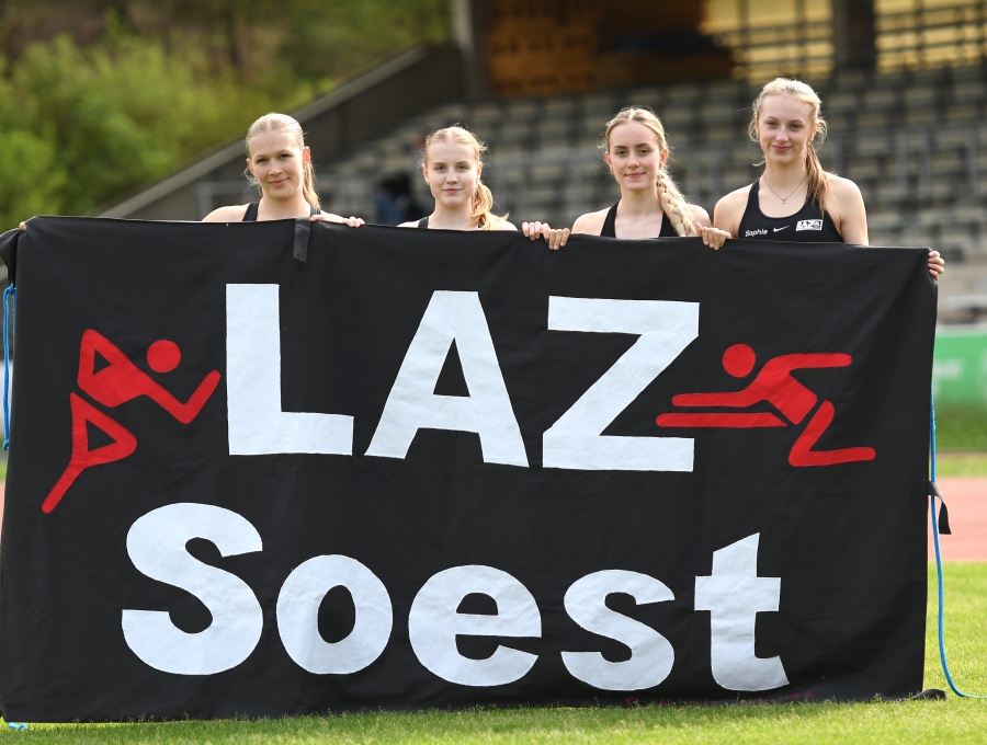 Das U18-Quartett des LAZ Soest - v.l.n.r.: Mia Vollmer, Maja Bolinger, Maya Klute und Sophie Martin - unterbot gleich im ersten Saisonrennen in 49,89 Sekunden die DM-Norm über 4 x 100 Meter. Foto: Bottin