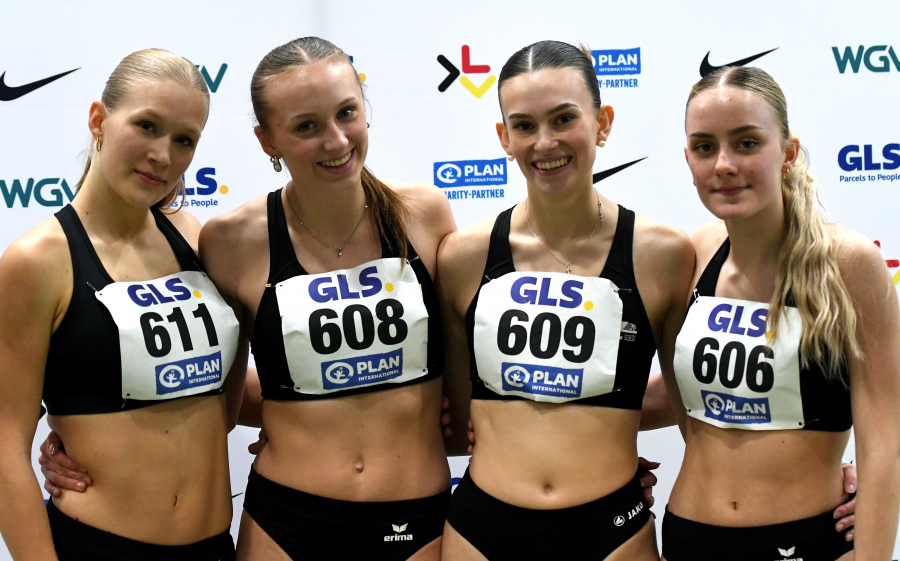 Den gesundheitlichen Problemen getrotzt: Bei den Deutschen Jugend-Hallenmeisterschaften in Dortmund erzielten Mia Vollmer, Sophie Martin,                            Delia Ponomarenko und Maya Klute (v.l.n.r.) ansprechende 1:47,06 Minuten &uuml;ber 4 x 200 Meter. Foto: Bottin