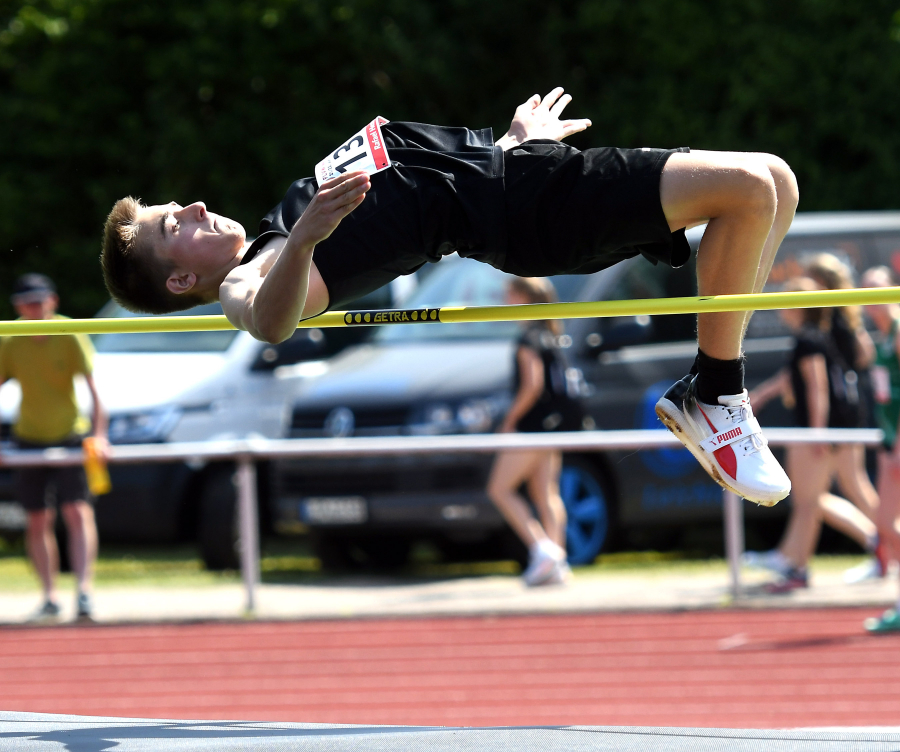 Vier Medaillen, drei persönliche Bestleistungen: Auch ohne Titel überzeugte Rafael Hesse (M14) vom LAZ Soest, u.a. mit ausgezeichneten 1,71 Meter im Hochsprung, bei den Westfalenmeisterschaften in Lage. Foto: Bottin Vier Medaillen, drei persönliche Bestleistungen: Auch ohne Titel überzeugte Rafael Hesse (M14) vom LAZ Soest, u.a. mit ausgezeichneten 1,71 Meter im Hochsprung, bei den Westfalenmeisterschaften in Lage. Foto: Bottin