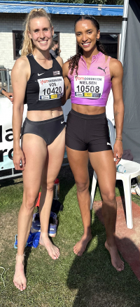 Nach dem Wettkampf in Oordegem traf Laura Voß auf die britische 400-Meter-Hürden-Meisterin Lina Nielsen.|||