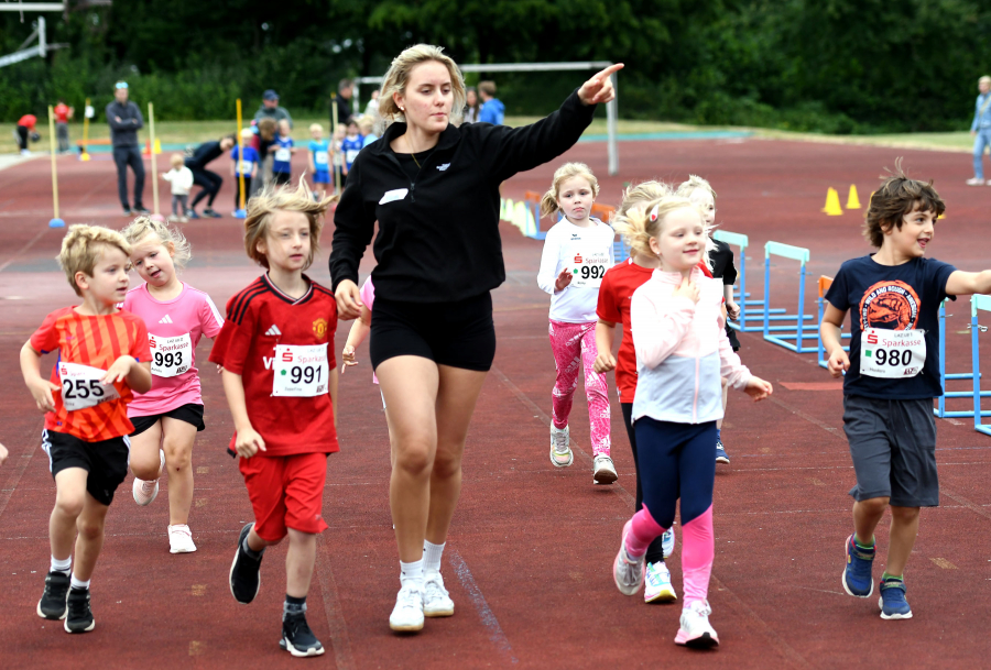 Zahlreiche Eltern waren zur Unterstützung ihrer Kinder im Soester Schulzentrum vor Ort. Foto: Bottin Zahlreiche Eltern waren zur Unterstützung ihrer Kinder im Soester Schulzentrum vor Ort. Foto: Bottin