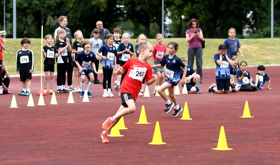 In der Strafrunde bei der Biathlonstaffel. Foto: Bottin In der Strafrunde bei der Biathlonstaffel. Foto: Bottin