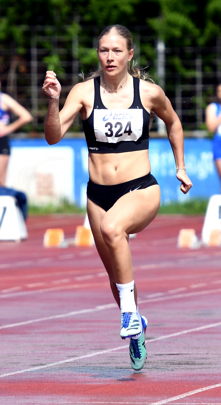 Mia Vollmer (w. Jugend U20) vom LAZ Soest startete in Lüdenscheid über 100 Meter und 200 Meter. Foto: Bottin Mia Vollmer (w. Jugend U20) vom LAZ Soest startete in Lüdenscheid über 100 Meter und 200 Meter. Foto: Bottin