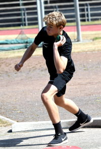 Gelungenes Debüt: M13-Sportler Michel Bottin vom LAZ Soest siegte bei den Offenen Bielefelder Kreismeisterschaften mit 9,24 Metern im Kugelstoßen. Foto: Bottin|33,60 Meter im Speerwurf und Platz zwei in Bielefeld: U14-Sportler Michel Bottin vom LAZ Soest. Foto: Bottin|||