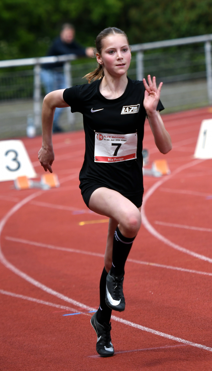 Siebenkampf-Westfalenmeisterin Nia Ferige beim 100-Meter-Sprint mit neuer persönlicher Bestleistung (13,86 Sekunden). Foto: Bottin Siebenkampf-Westfalenmeisterin Nia Ferige beim 100-Meter-Sprint mit neuer persönlicher Bestleistung (13,86 Sekunden). Foto: Bottin