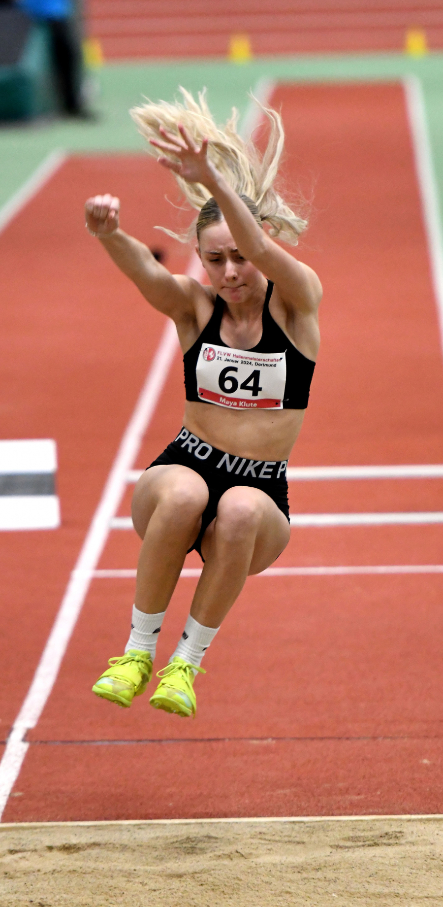 Persönliche Bestleistung: U18-Athletin Maya Klute vom LAZ Soest steigert sich im Dreisprung auf 10,42 Meter und wird Westfalen-Sechste. Foto: Harald Bottin