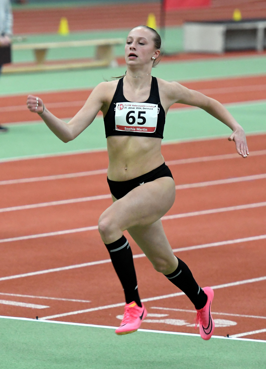 Mehrkämpferin Sophie Martin vom LAZ Soest erzielte bei den Westfälischen Hallenmeisterschaften in Dortmund ausgezeichnete                             8,03 Sekunden im 60 Meter-Vorlauf und war damit hinter Hannah Bauermann vom SC Olpe zweitschnellste Sprinterin des jüngeren U18-Jahrgangs 2008. Foto: Harald Bottin