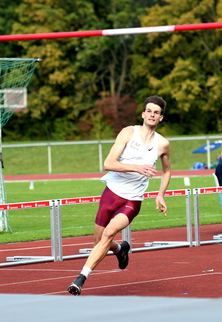 Die Latte stets im Blick beim Heimspiel: Falk Wendrich zeigte mit 2,28 Metern welche Höhe in ihm stecken. Foto: Bottin
