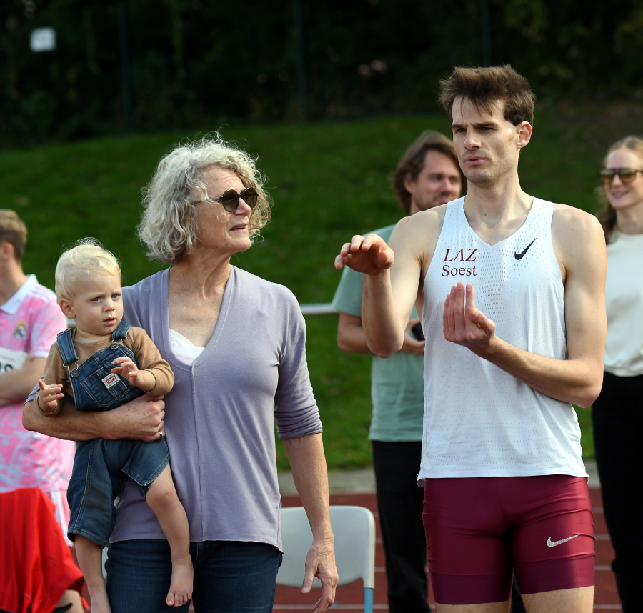 Wendrichs Trainerin Brigitte Kurschilgen, gleichzeitig auch Bundestrainerin im Hochsprung, kam gerade erst aus Tokio von der Leichtathletik-WM. Foto: Bottin Wendrichs Trainerin Brigitte Kurschilgen, gleichzeitig auch Bundestrainerin im Hochsprung, kam gerade erst aus Tokio von der Leichtathletik-WM. Foto: Bottin