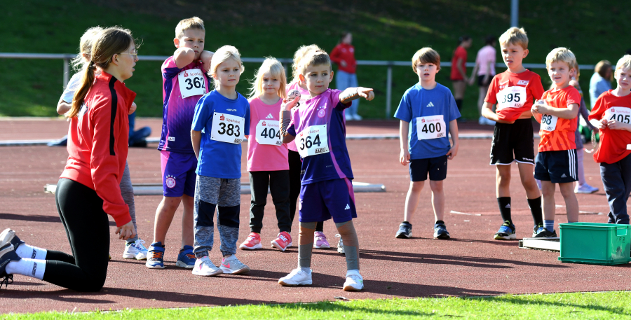 Die jüngsten Sportlerinnen und Sportler gingen im Kinderleichtathletik an den Start. Foto: Bottin