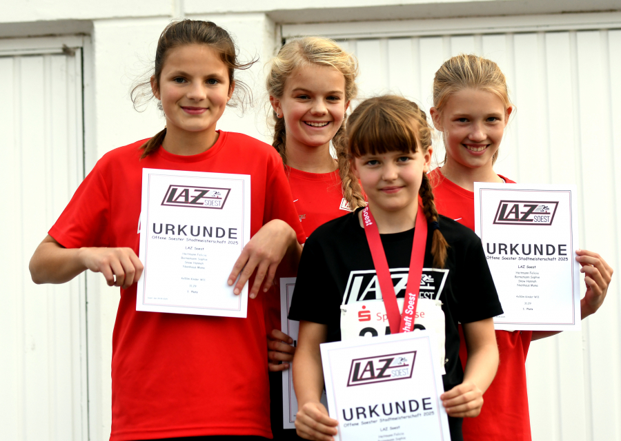 Ein schnelles U12-Staffel-Quartett sind Felicia Heitmann, Hannah Snow, Mona Nienhaus und Sophie Bornemann (v.l.n.r.). Foto: Bottin Ein schnelles U12-Staffel-Quartett sind Felicia Heitmann, Hannah Snow, Mona Nienhaus und Sophie Bornemann (v.l.n.r.). Foto: Bottin