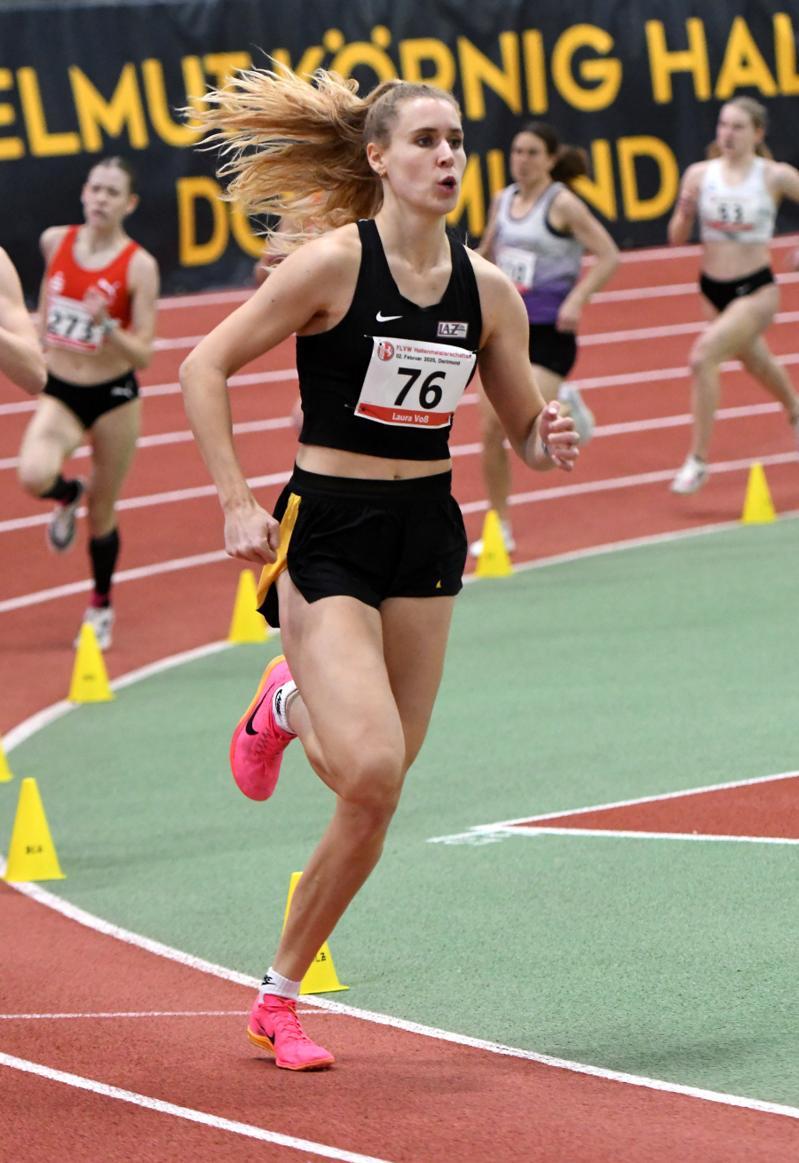 Gold über 400 Meter, Silber im 800-Meter-Lauf: Laura Voß vom LAZ Soest holte bei den Frauen 2 Medaillen bei den Hallen-Westfalenmeisterschaften. Foto: Bottin Gold über 400 Meter, Silber im 800-Meter-Lauf: Laura Voß vom LAZ Soest holte bei den Frauen 2 Medaillen bei den Hallen-Westfalenmeisterschaften. Foto: Bottin