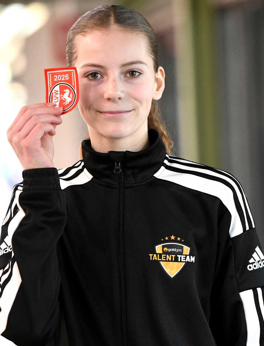 U16-Athletin Nia Ferige vom LAZ Soest holte in der Hallensaison Gold, Silber und Bronze bei den Westfalenmeisterschaften. Foto: Bottin U16-Athletin Nia Ferige vom LAZ Soest holte in der Hallensaison Gold, Silber und Bronze bei den Westfalenmeisterschaften. Foto: Bottin