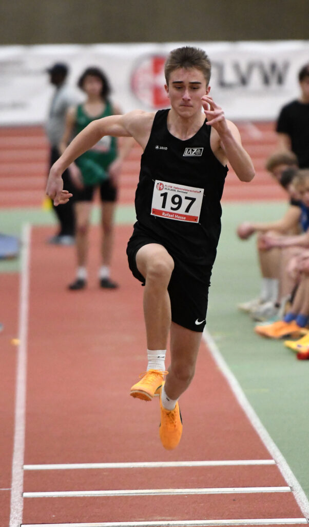 Rafael Hesse wird Westfälischer Hallenmeister im Dreisprung